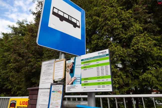 Bielsk Podlaski, przystanek autobusowy z rozkladem jazdy roznorakich linii. EU, PL, Podlaskie.